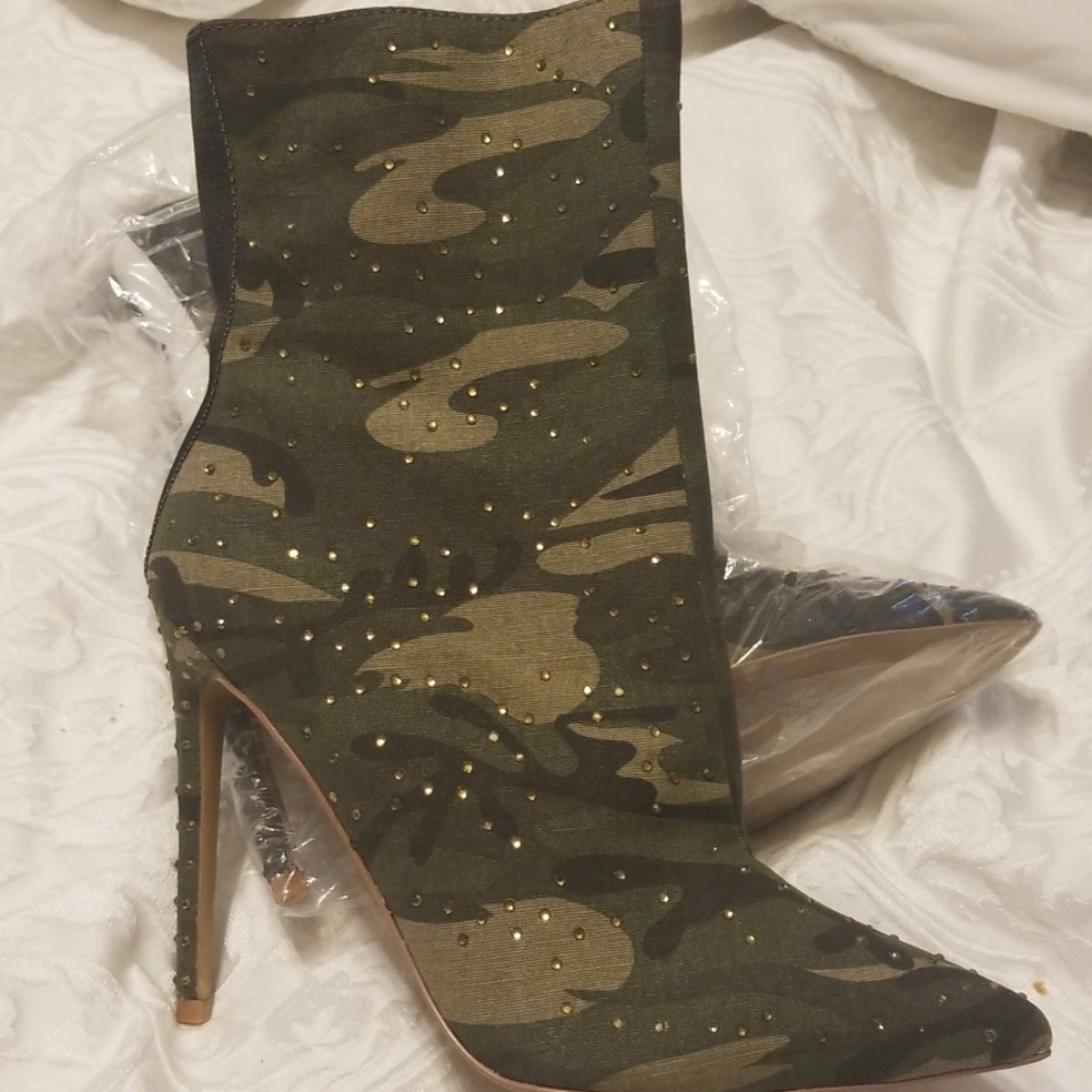 Steve Madden army fatigue boots